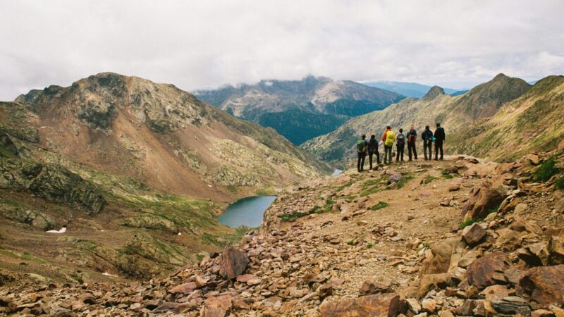 Visiter les Pyrénées en groupe en été et en hiver