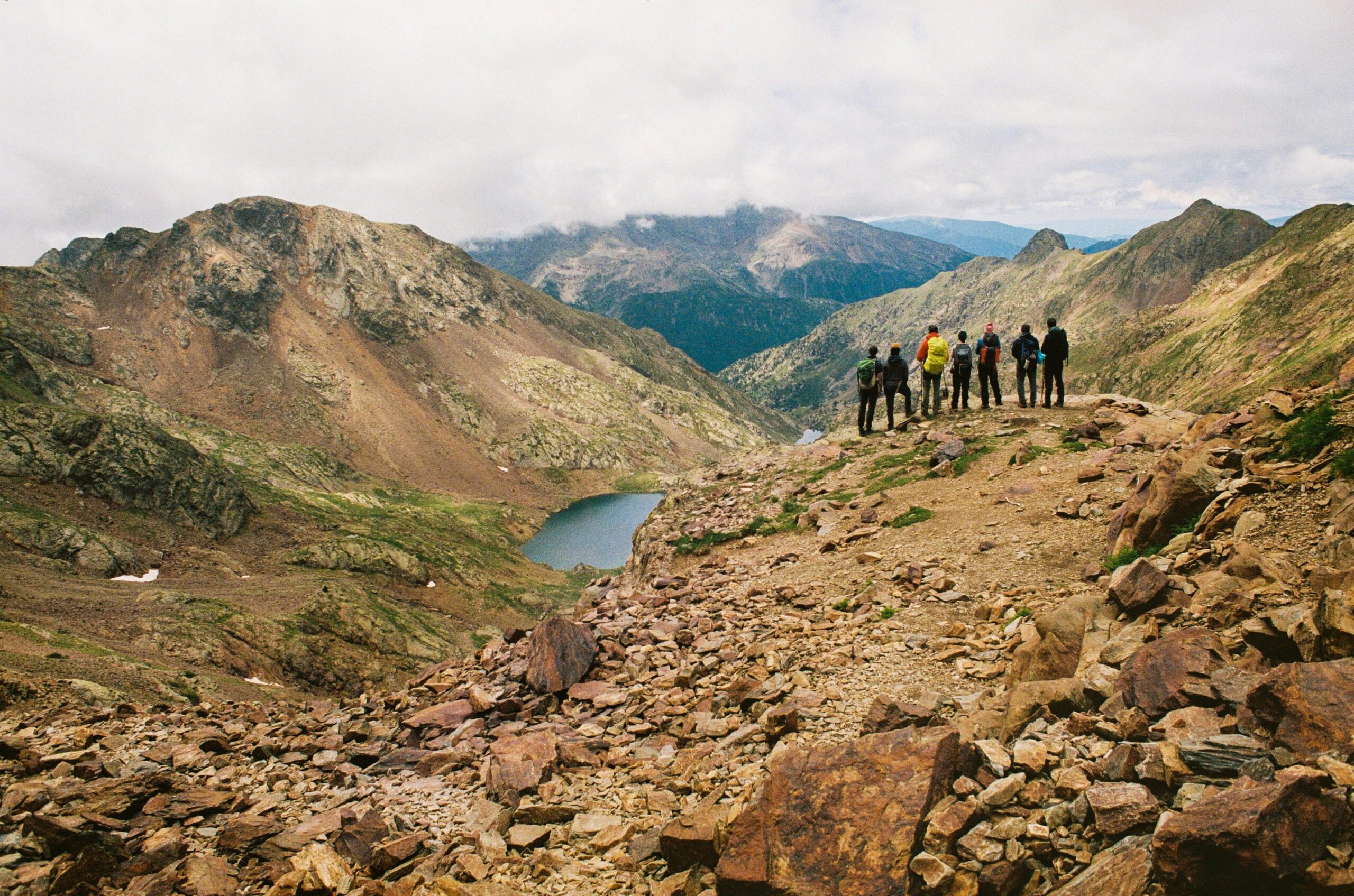 Visiter les Pyrénées en groupe en été et en hiver