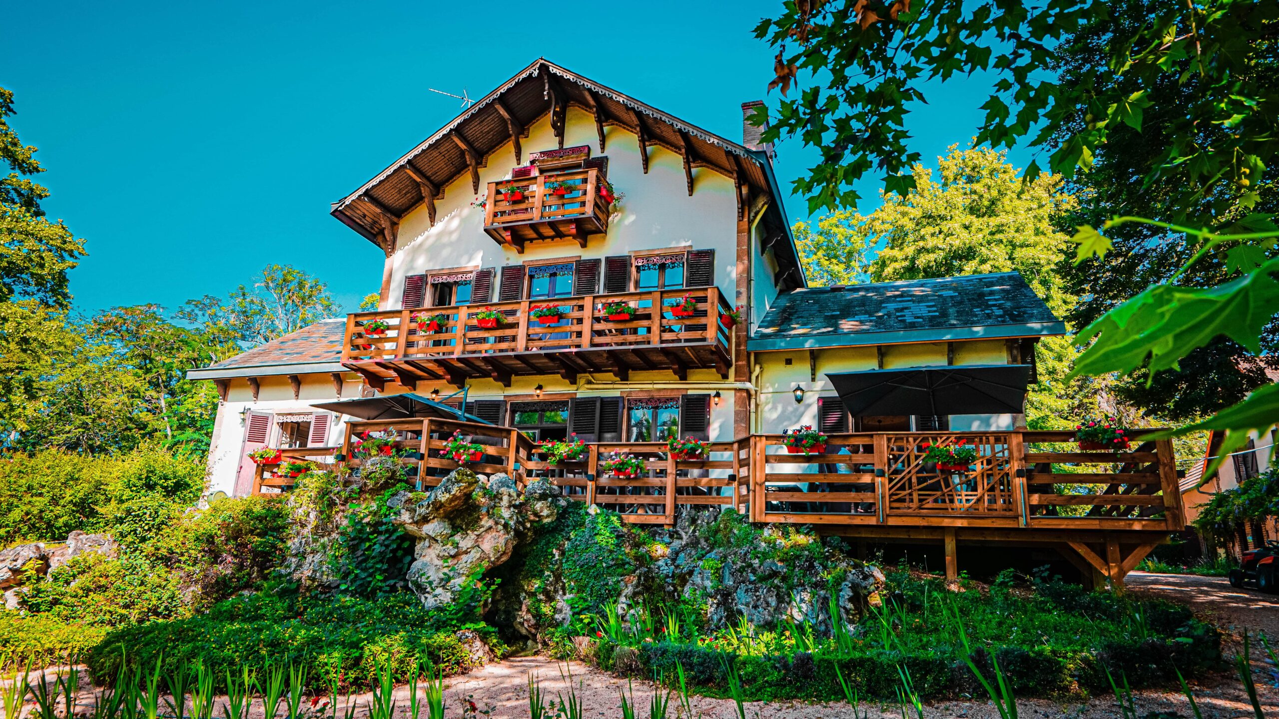 HÔTEL-RESTAURANT LE CHALET MONTEGUT