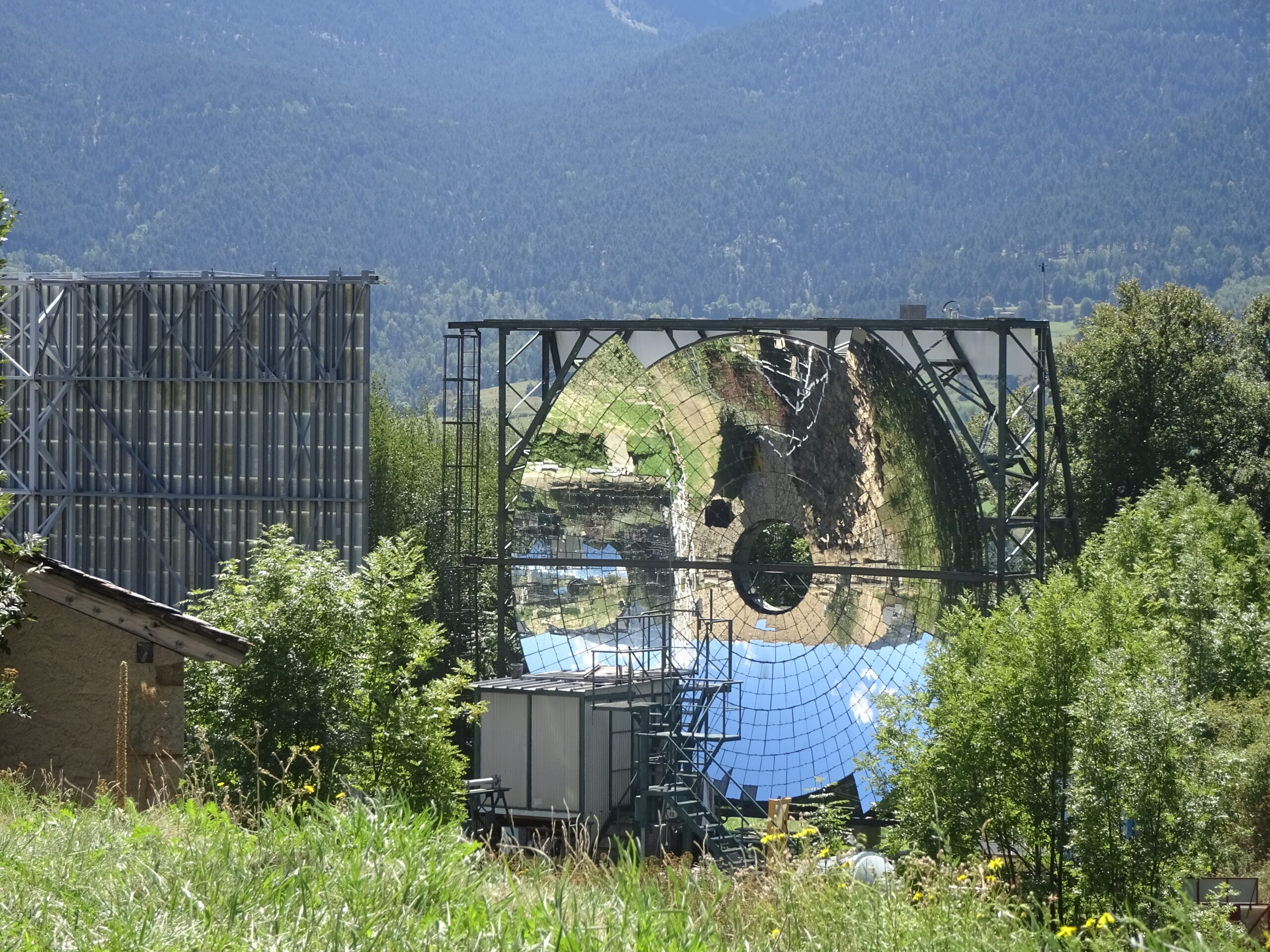Four solaire de Mont-Louis, site scientifique dans les Pyrénées-Orientales — photo : Celeda, CC BY-SA 4.0