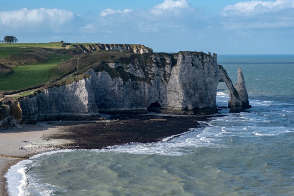 Falaises d’Étretat en Normandie pour un circuit touristique en groupe